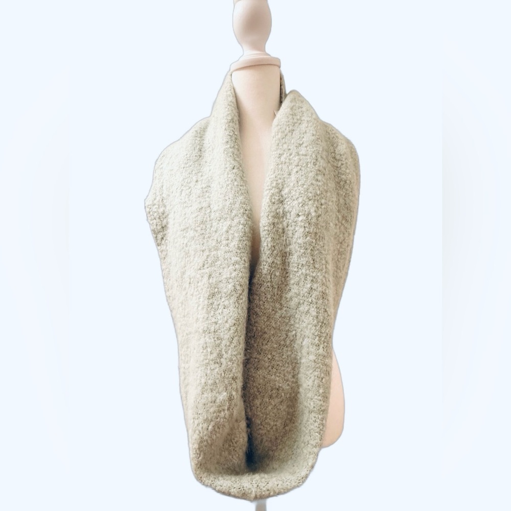 NWT Mia & Tess Sage Infinity Scarf- super soft!